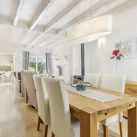 Margarita - Modern Townhouse With Private Pool